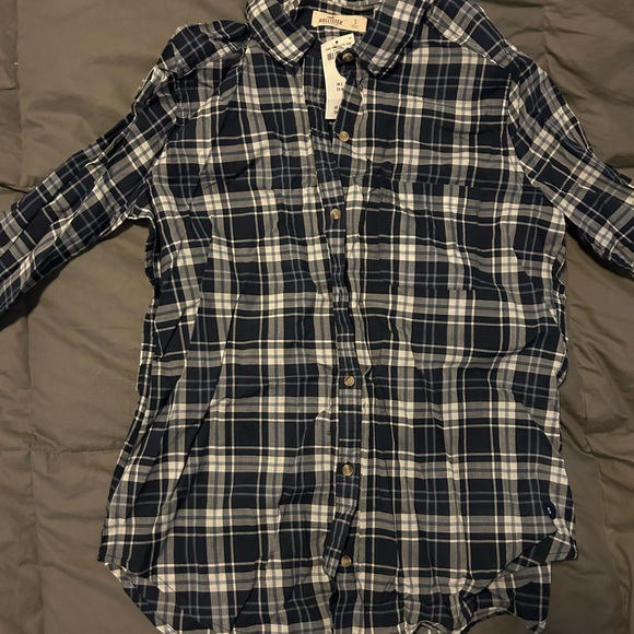 - Hollister bottom down shirt - Picture 2 of 2